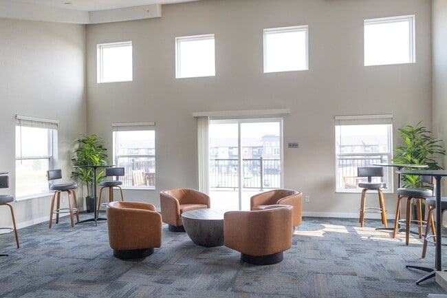 Elmview II Apartments in Faribault, MN - Foto de edificio - Building Photo