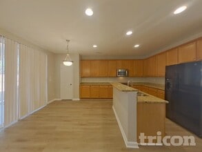 42 Brookview Dr in Newnan, GA - Foto de edificio - Building Photo