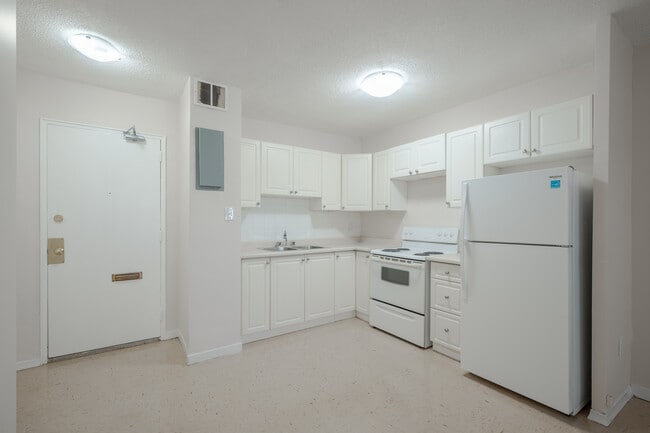 Argyle in Hamilton, ON - Building Photo - Interior Photo