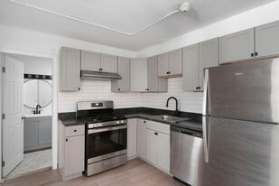 Sandy Lane Apartments in Warwick, RI - Building Photo