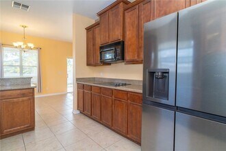 561 Winthrop Dr in Spring Hill, FL - Building Photo - Building Photo