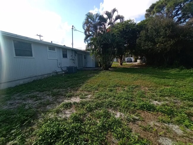 3115 Prince Dr in Lake Worth Beach, FL - Building Photo - Building Photo
