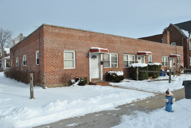 50-60 Morrell St in Hempstead, NY - Building Photo - Building Photo