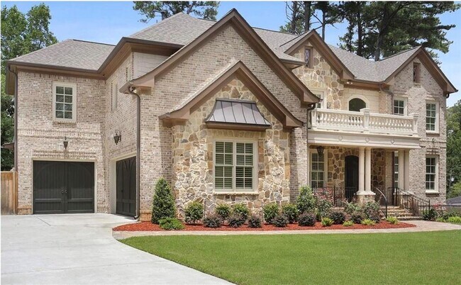 6552 Long Acres Dr in Atlanta, GA - Building Photo - Building Photo