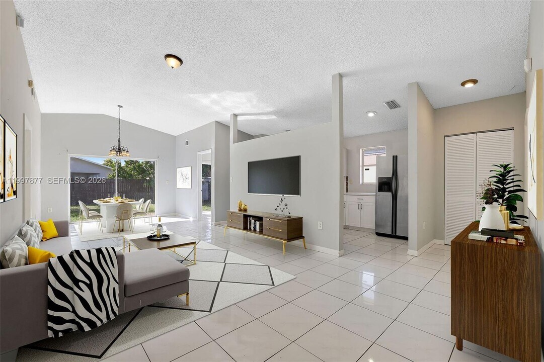 20932 SW 118th Ave in Miami, FL - Building Photo