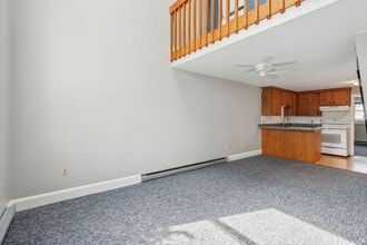 210 Beach St in Saco, ME - Foto de edificio - Building Photo
