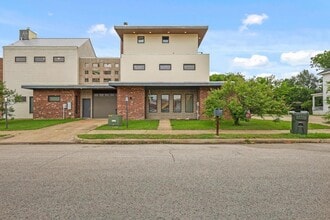 213 N Houston Ave in Bryan, TX - Building Photo - Building Photo