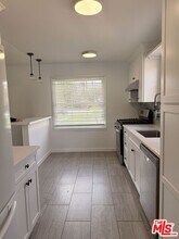 7536 Shoup Ave in Los Angeles, CA - Building Photo - Building Photo