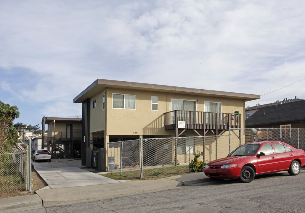 1251 Playa Ave in Seaside, CA - Building Photo