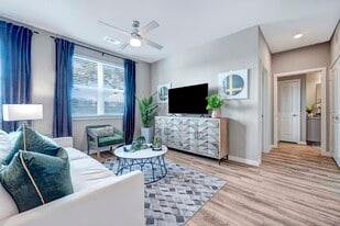 Linden at The Rim in San Antonio, TX - Building Photo