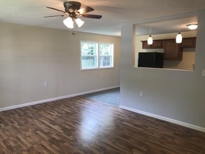 7918 9th St W in Rock Island, IL - Foto de edificio - Building Photo