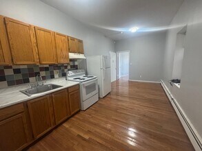 64 Tuers Ave in Jersey City, NJ - Building Photo - Building Photo