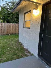 2720 NW 13th St in Fort Lauderdale, FL - Foto de edificio - Building Photo