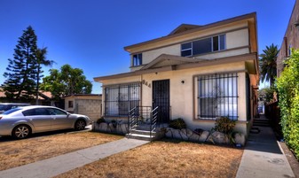 844 W 52nd St in Los Angeles, CA - Building Photo