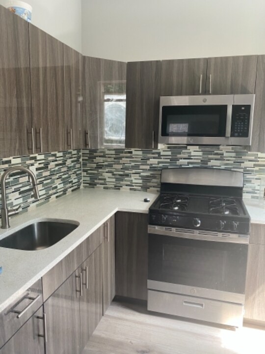 104 Buena Vista Ave-Unit -2 in Yonkers, NY - Building Photo