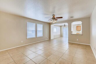 9042 Camino Rey in San Antonio, TX - Building Photo - Building Photo