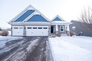 20904 Greenwood Ct in Lakeville, MN - Building Photo