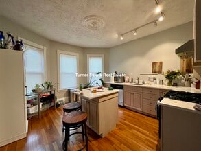 24 Pond St, Unit 1 in Boston, MA - Building Photo - Building Photo