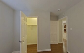 122 Tharp St in Arlington, TX - Building Photo - Building Photo