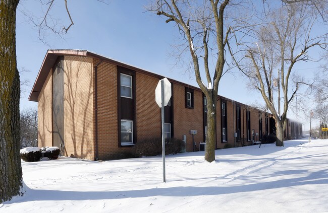 Wheeling Manor Apartments in Muncie, IN - Building Photo - Building Photo