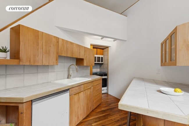 719 Greenwich St in New York, NY - Building Photo - Building Photo