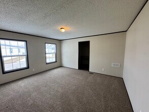 32 Armstrong Ave in Flushing, MI - Building Photo - Building Photo