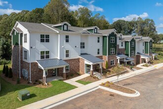 Harrison Village in Gainesville, GA - Foto de edificio - Building Photo