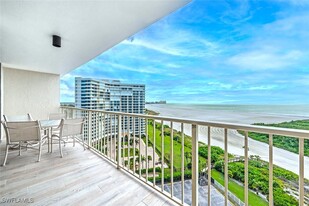 380 Seaview Ct in Marco Island, FL - Building Photo - Building Photo