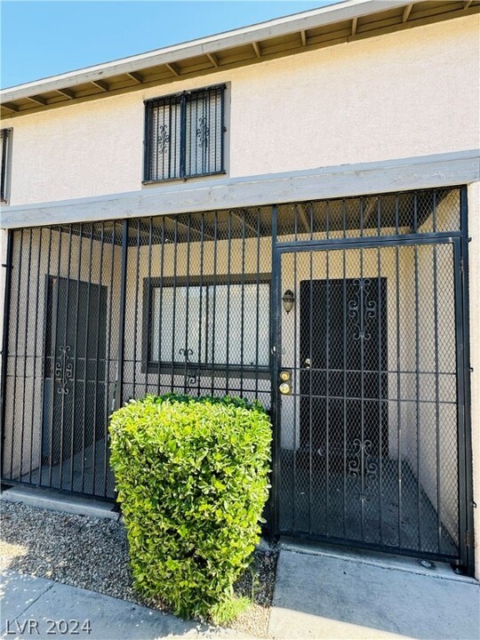 3528 Rio Robles Dr in North Las Vegas, NV - Foto de edificio