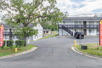 Ashton Place Apartments in Tallahassee, FL - Building Photo - Building Photo