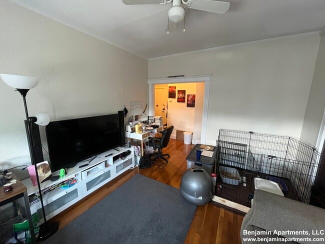 1800 Commonwealth Ave, Unit 30 in Boston, MA - Building Photo - Building Photo