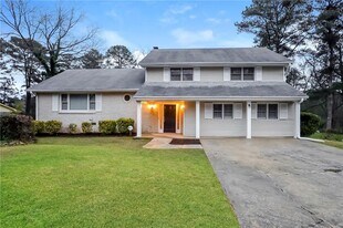 6712 Collier Way in Riverdale, GA - Building Photo