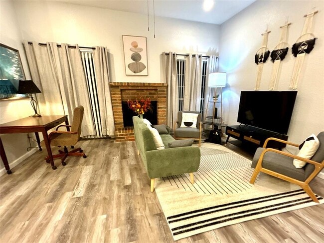 1701 Lynx Cir