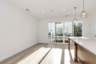 15345 Ballancroft Pkwy in Charlotte, NC - Building Photo - Building Photo