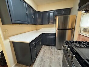 7320 N Rogers Ave in Chicago, IL - Building Photo - Building Photo