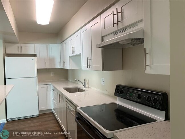 3628 NE 21st Way in Lighthouse Point, FL - Building Photo - Building Photo