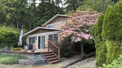 111 E Driftwood Circle East in Shelton, WA - Building Photo - Building Photo