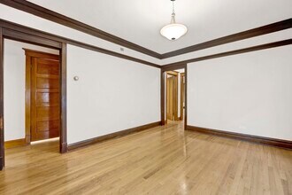 3087 N Haussen Ct, Unit 2 in Chicago, IL - Building Photo - Building Photo