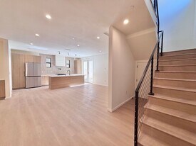 17852 Saticoy St in Los Angeles, CA - Building Photo