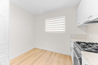 4345 Ventura Canyon Ave in Los Angeles, CA - Building Photo - Building Photo