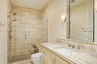 103 Sage Rd in Houston, TX - Building Photo - Building Photo