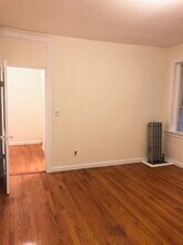 63 Burbank St, Unit 4 in Boston, MA - Foto de edificio - Building Photo