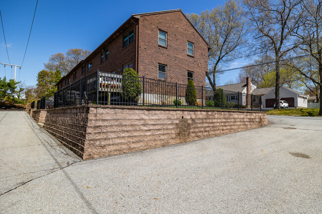 Hillcrest Townhomes in Andover, MA - Building Photo - Building Photo