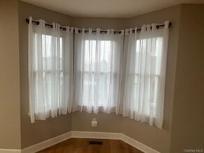 706 Willow Pond Dr in Riverhead, NY - Building Photo - Building Photo