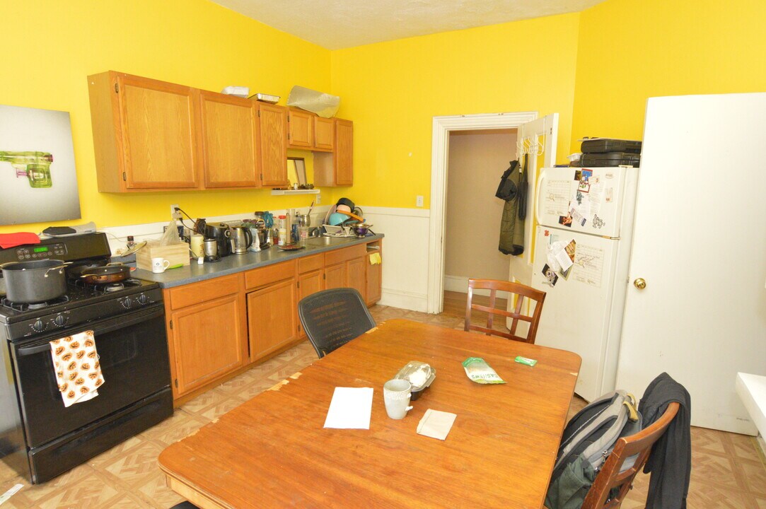 32 Linden St in Boston, MA - Building Photo