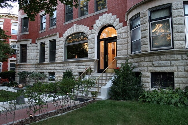 1 Clinton Path, Unit 1