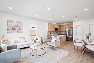 310 W Jersey St in Elizabeth, NJ - Building Photo