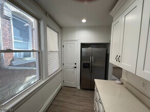 54 W Somerset St in Raritan, NJ - Building Photo - Building Photo
