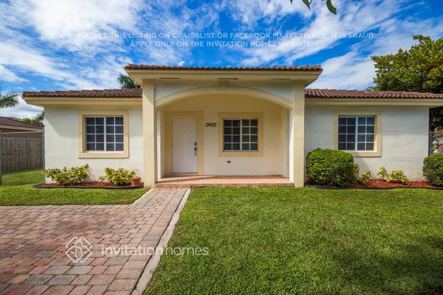 13403 SW 261st Ln in Homestead, FL - Building Photo