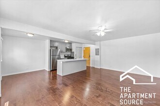 7319 N Rogers Ave in Chicago, IL - Foto de edificio - Building Photo